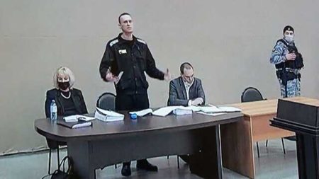 The Court Didn'T Permit Voronin, A Lawyer For Navalny, To Participate In The Trial.