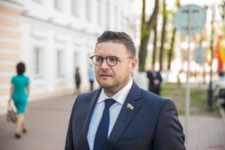The deputy of Yaroslavl regional Duma reported the officials to whom he gave 15.5 million rubles to secure state contracts for buying housing for orphans.