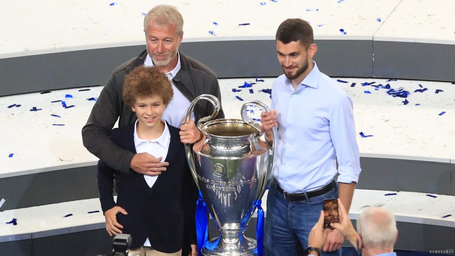 Roman Abramovich Transferred 10 Funds With Assets Valued At Least $4 Billion To His Children At The Beginning Of February 2022.