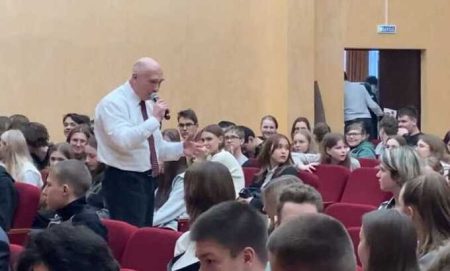 In The Ryazan Region, A Deputy Told Schoolchildren About How They Would “Roll Around In The Garbage, Shoot Booze And Bulls In The Streets”