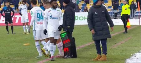 In Ulyanovsk, Fans Threw A Banana At The Brazilian Player Zenit Wendel